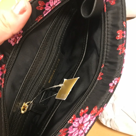 Brand new Michael kors flower crossbody - Picture 3 of 6